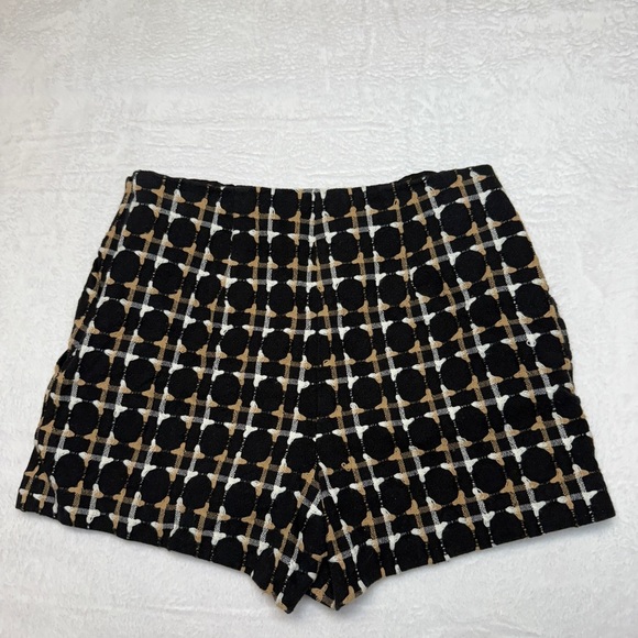 Trina Turk size 2 Stylish Black and Tan Women's Shorts - Picture 2 of 3